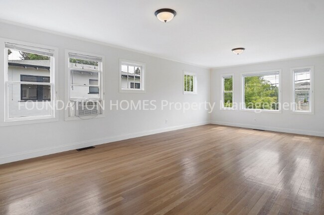 Building Photo - Walkable Central Mill Valley 2BR!  Garden!  Garage!  Mt. Tam Views!  FOUNDATION