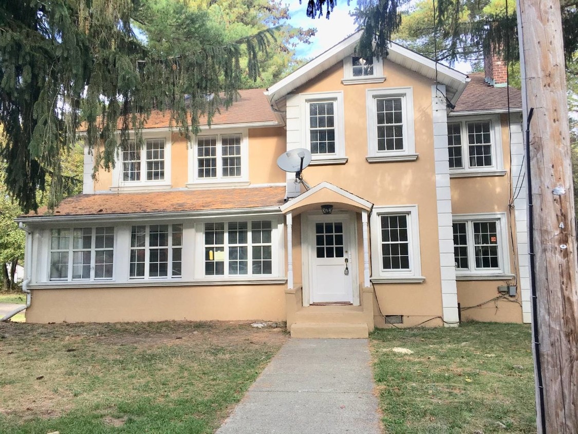 18 Reservoir Rd, Highland, NY 12528 House Rental in Highland, NY