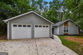 Building Photo - 2429 Chauncey Ln