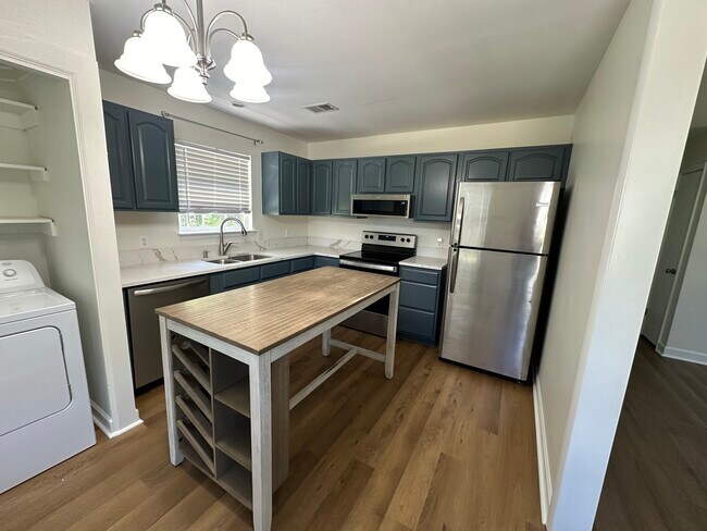 Building Photo - 3152 Clydesdale Cir