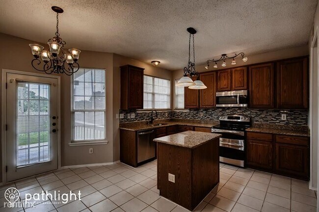 Building Photo - 4 br, 2 bath House - 3534 Oak Bend Drive UNIT