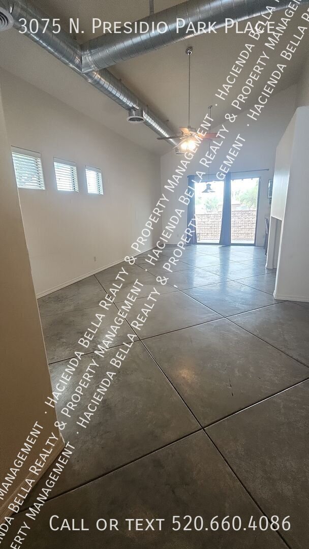 Building Photo - 3075 N Presidio Park Pl