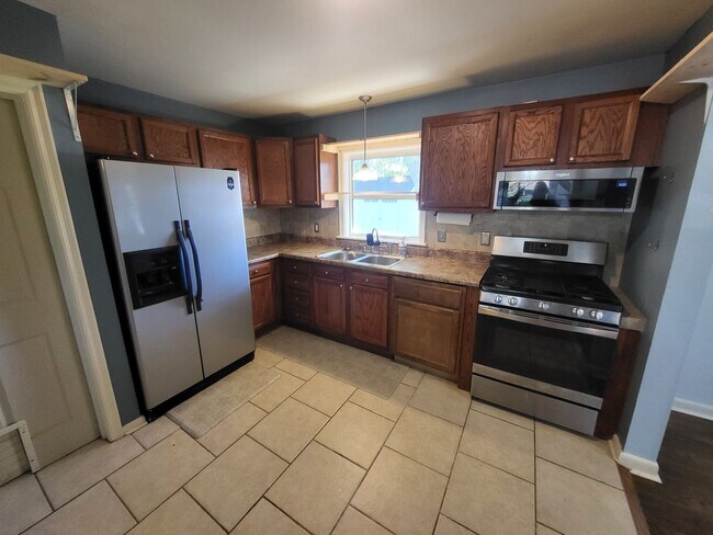 Foto del edificio - 8224 Meadow Creek Rd