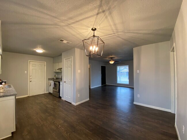 Building Photo - 3519 Palm Dr