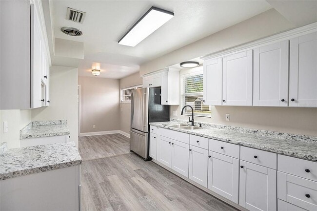 Building Photo - 3002 W Marlin Ave