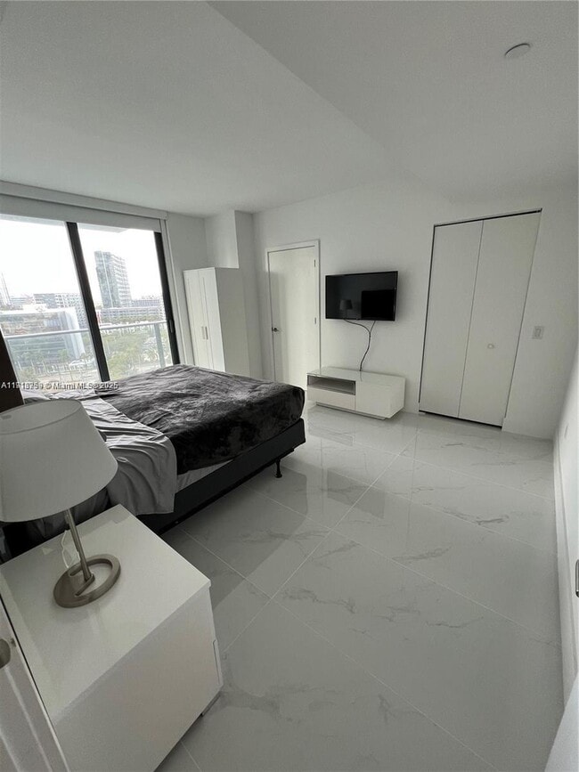 Foto del edificio - 501 NE 31st St