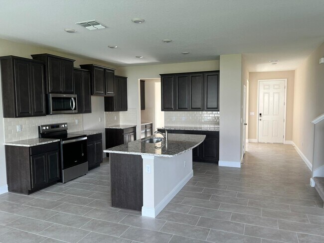 Building Photo - 2546 Warren Acrs Blvd