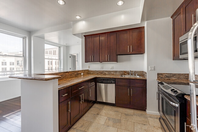 2BR, 2BA - 1,023SF - KITCHEN - Chester Williams Building