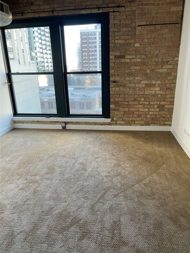 Foto del edificio - 411 W Ontario St