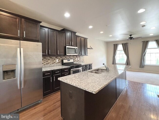 Foto del edificio - 8141 Hollow Ct