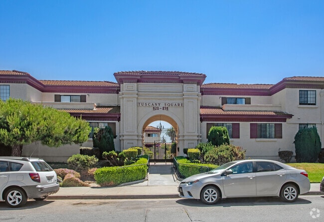 Building Photo - Tuscany Square