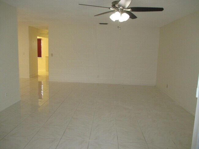 Building Photo - 124 Lake Irene Dr