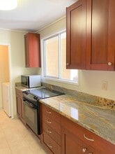 Building Photo - 410 Haleloa Pl