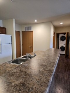 Foto principal - 525 10th St W