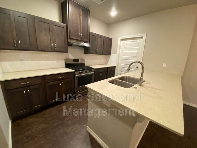 Foto del edificio - 2201 Camino Del Plaza Ln