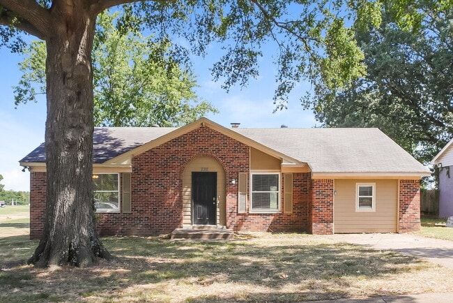Building Photo - 732 Charter Oak Dr