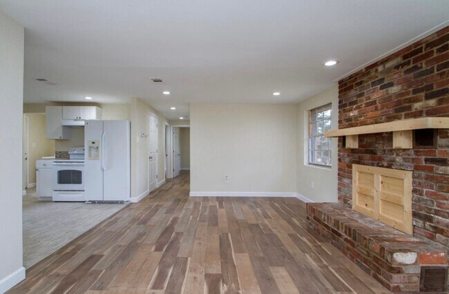Building Photo - 4623 Willow Springs Rd