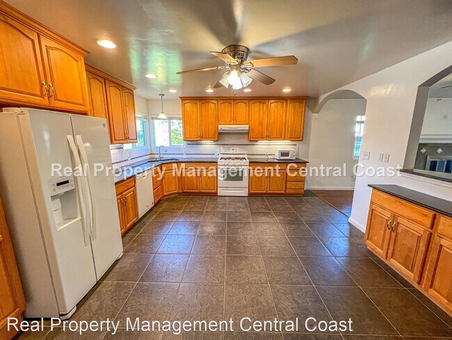 Building Photo - 3 br, 2 bath House - 495 Monterey Street