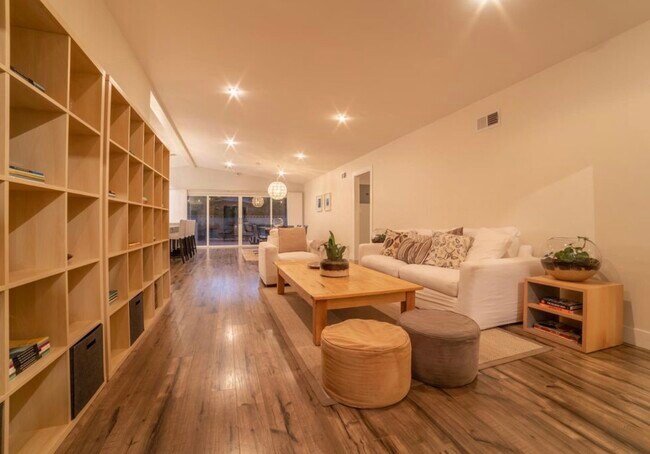 Sala de estar - 1530 Marine Ave