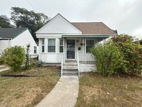 Building Photo - Freshly Renovated 3-Bedroom Home – Quality...