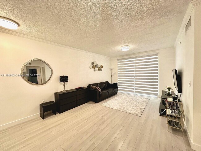 Foto del edificio - 17100 N Bay Rd