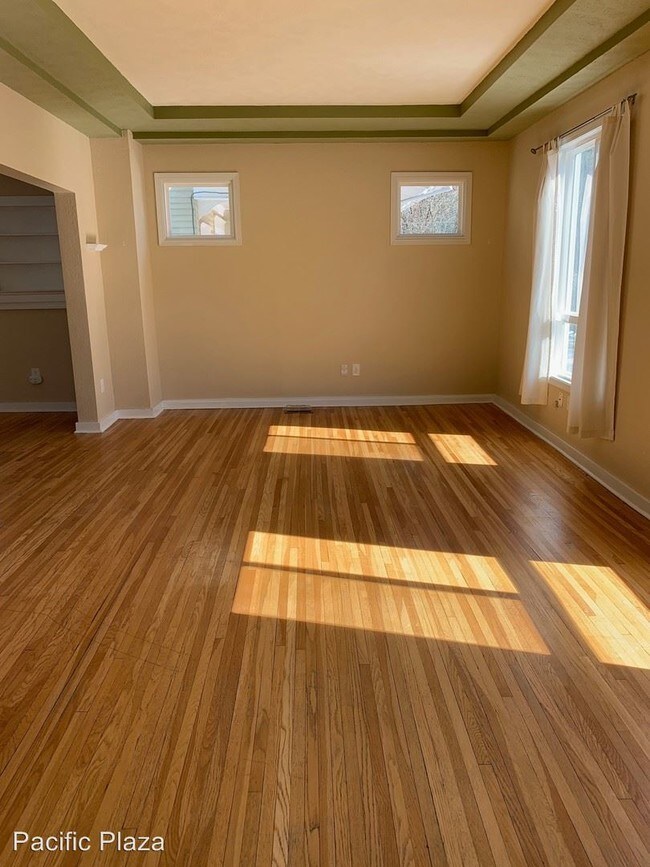 Building Photo - 3 br, 2 bath House - 215 E. 18th Ave