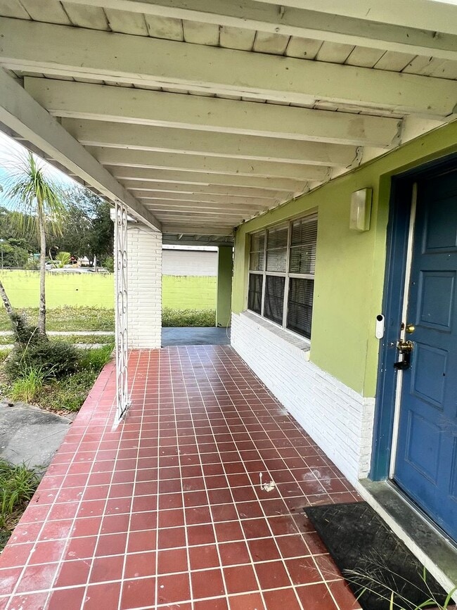 Photo - 2 BEDROOM 1 BATH SINGLE FAMILY HOME WITH A SEPARATE DEN (POSSIBLE 3RD BEDROOM)