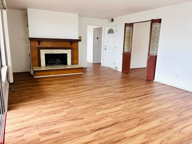Building Photo - 25072 Alicia Dr