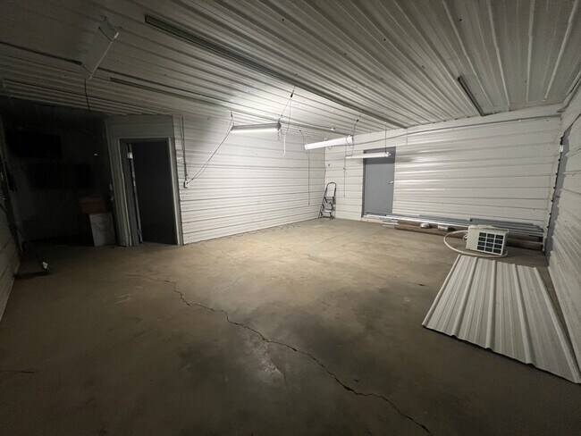 Foto del edificio - 16093 SW Roy Rogers Rd