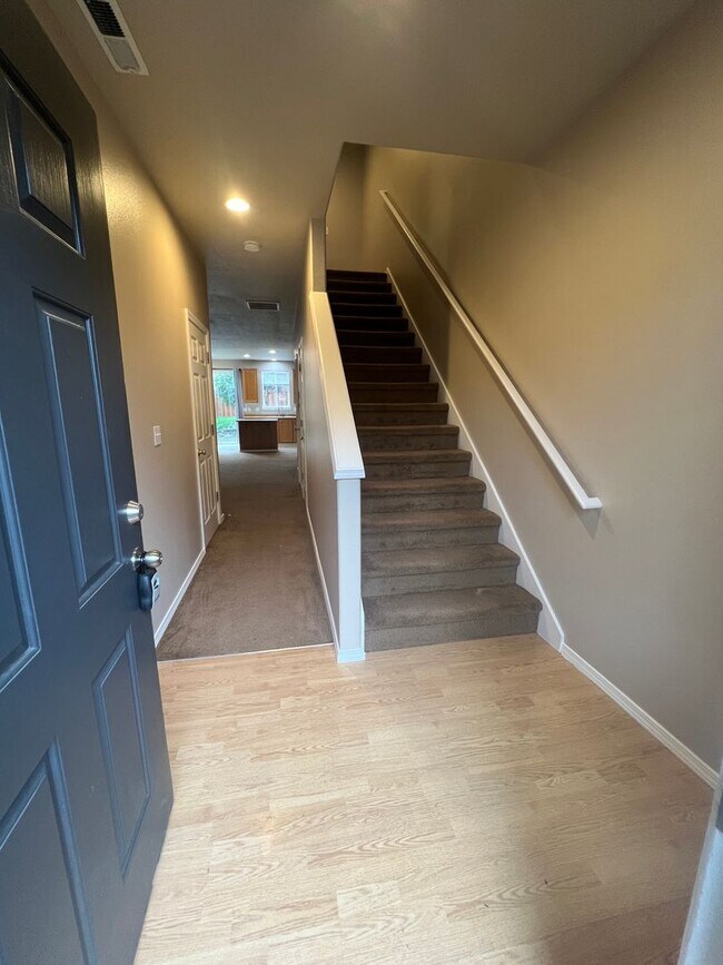 Building Photo - 3 Bedroom 2.5 Bath Home in Kelly Creek Estates