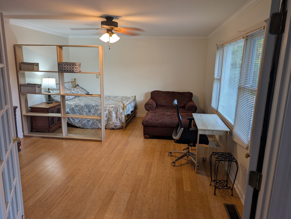 Building Photo - 5335 Longbranch Dr