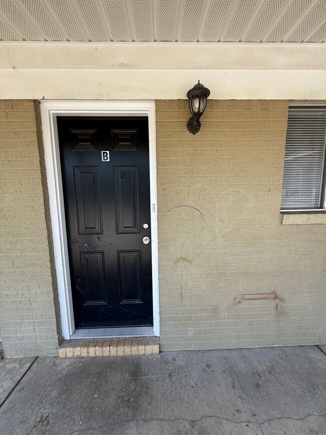 Building Photo - 210 E Parkway Dr
