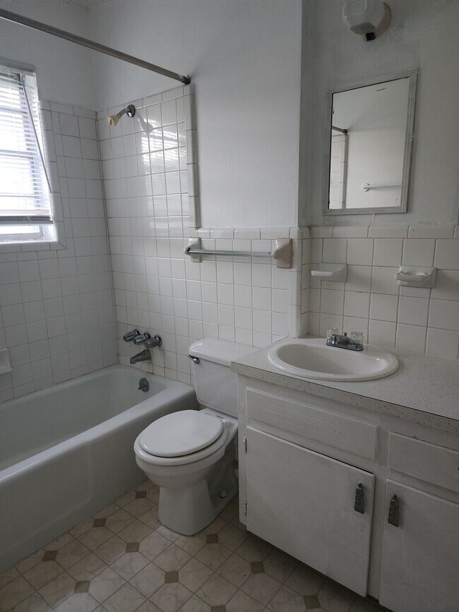 Foto del edificio - 405 Robertson Ave