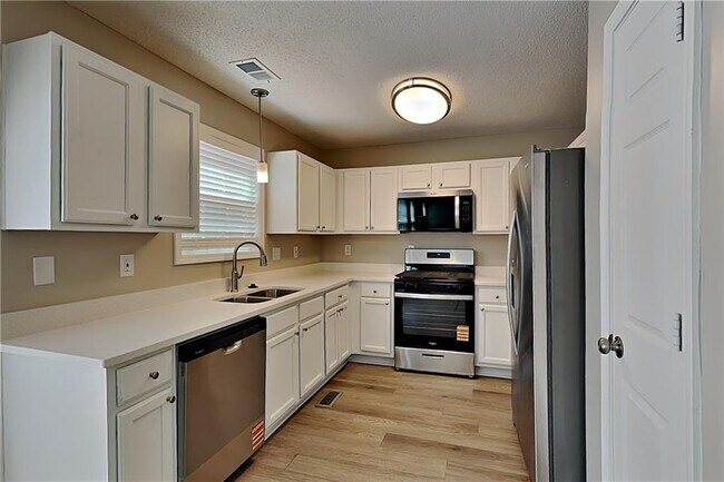 Foto del edificio - 28 Greystone Ridge