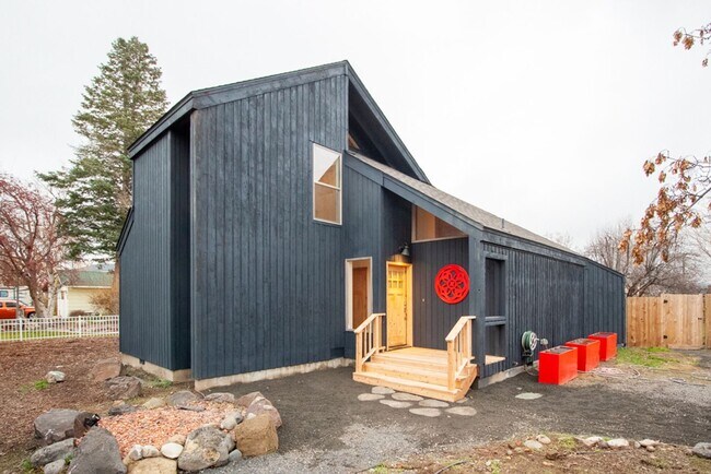Foto del edificio - One of a kind home in West Richland