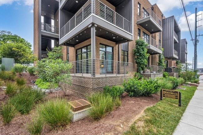 Building Photo - 1403 Martin St