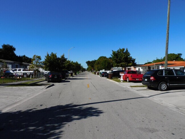 Foto del edificio - 846 W 31st St