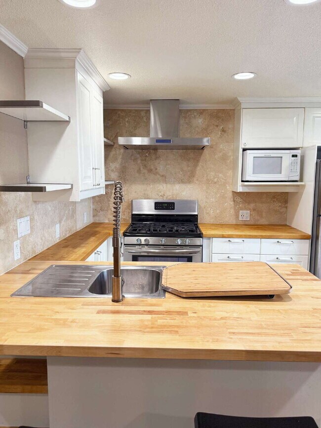 Foto del edificio - Updated 1-Bedroom Retreat in the Heart of the Springs.