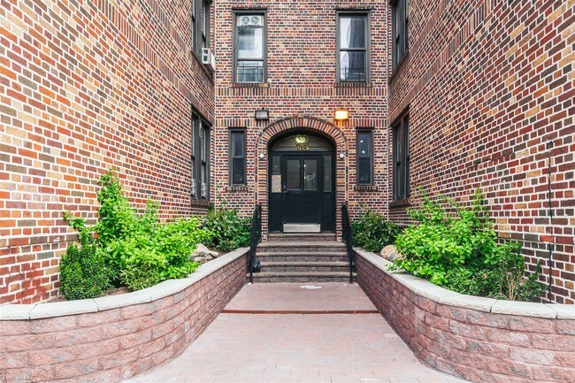 Building Photo - 2 br, 1 bath Apartment - 1618 Jefferson Ave