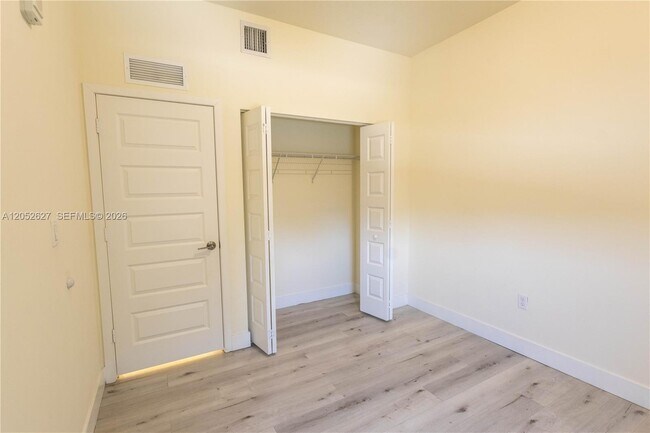 Foto del edificio - 10407 NW 82nd St