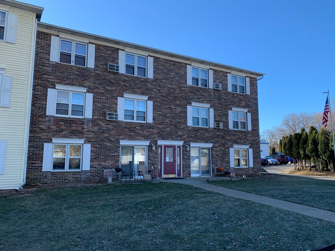 930 Iowa Ave Unit 4, Wisconsin Dells, WI 53965 Apartments Wisconsin