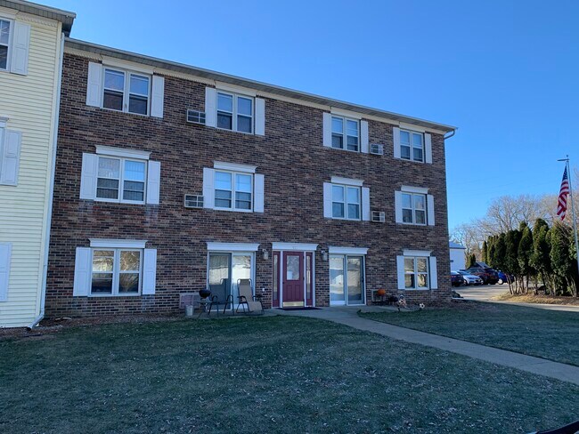 Building Photo - 930 Iowa Ave