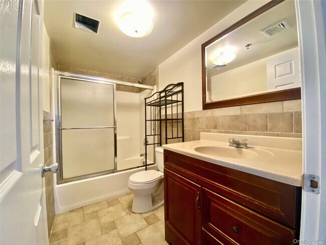 Foto del edificio - 259 Glen Cove Ave