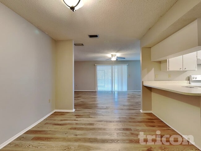 Foto del edificio - 4918 Ithaca Ln