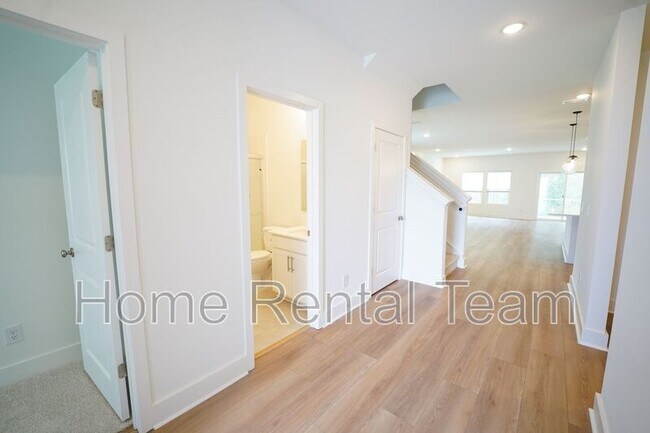 Building Photo - 128 Kingswood Cir