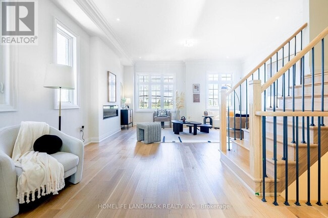 Photo du bâtiment - 4267 Major Mackenzie Dr E