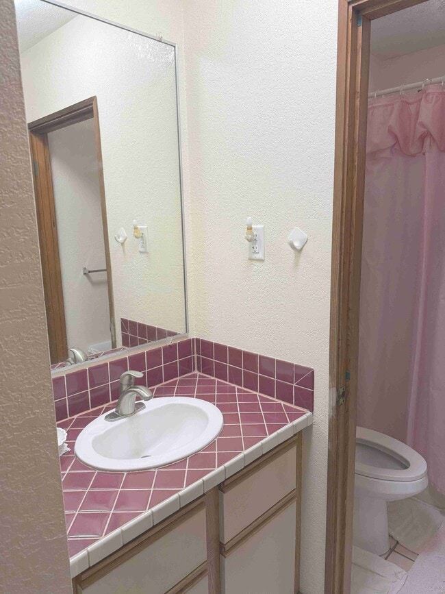 Building Photo - 605 Kaimana St