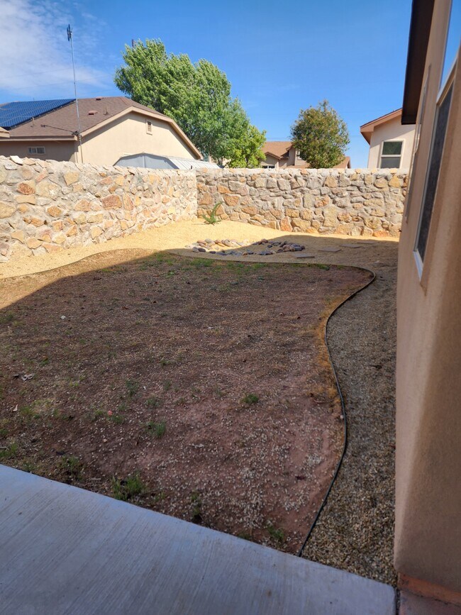 Building Photo - 7571 Vista de Oeste Pl