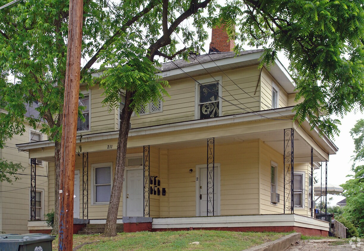 Building Photo - 211 Park Ave