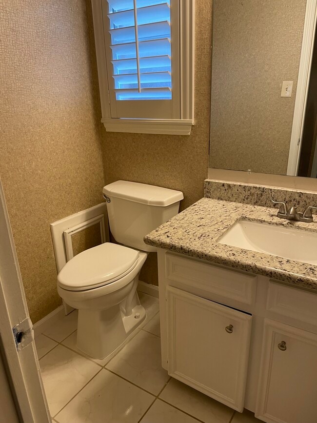 Building Photo - 2058 Shadow Rock Dr